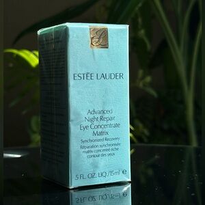 Advanced Night Repair Eye Concentrate Matrix
Synchronized Multi-Recovery Complex